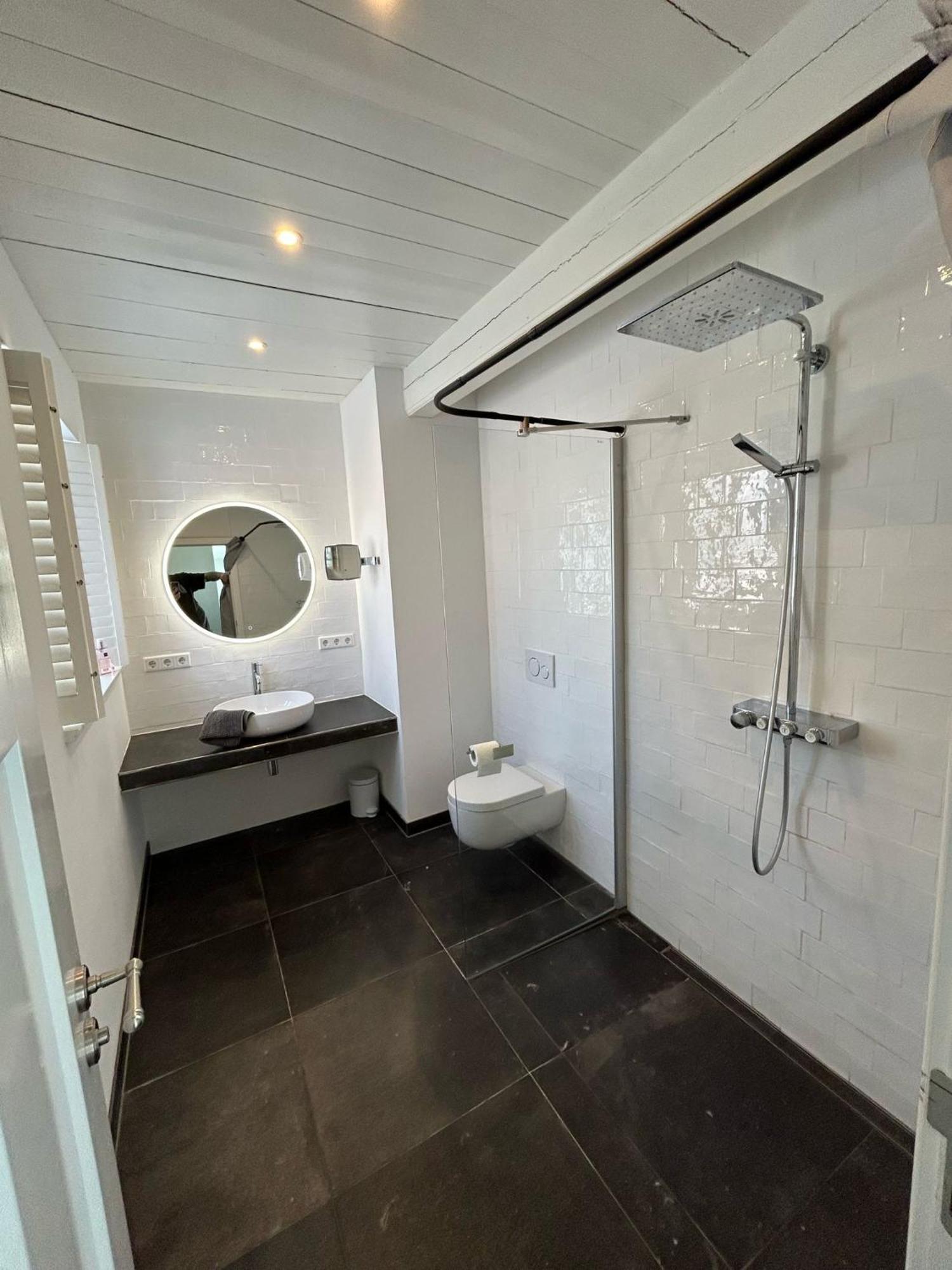 Kapitaenshaus Von 1712 - Neu Saniert Apartment นีบลูม ภายนอก รูปภาพ
